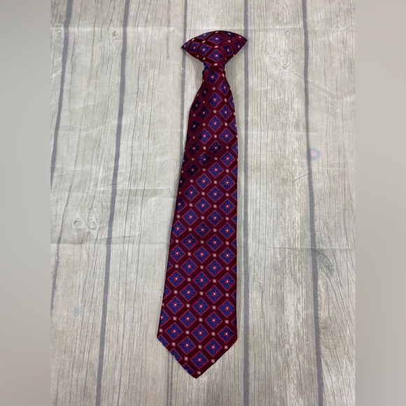 Boys Clip On Tie Burgundy Red & Blue Pattern 11” Long 2 1/2” Wide - Picture 1 of 5